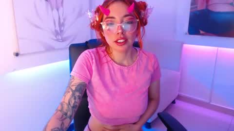 Snapshot of redgirrl_77 chatting on June 22, 2026, 12:02 pm Mere online show from June 22, 2026, 12:02 pm