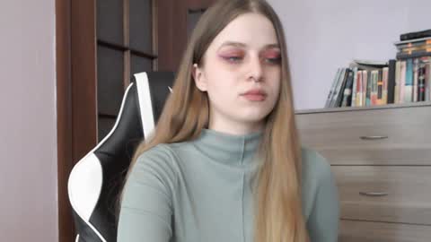 Lily online show from January 9, 2025, 5:34 am
