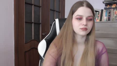 Lily online show from February 5, 2025, 3:13 am