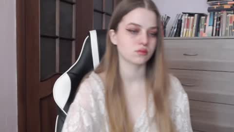 Lily online show from February 26, 2025, 2:37 am