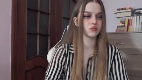 Lily online show from November 13, 2025, 2:21 am