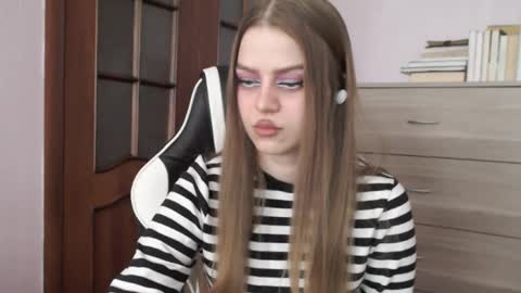 Lily online show from May 3, 2026, 2:50 am