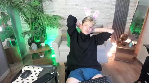 Snapshot of redhood_1_ chatting on March 26, 2026, 5:24 am redhood_1_ online show from March 26, 2026, 5:24 am