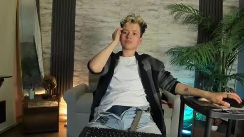 Snapshot of redhood_1_ chatting on March 27, 2026, 3:45 am redhood_1_ online show from March 27, 2026, 3:45 am