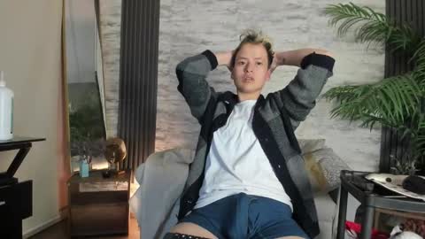 Snapshot of redhood_1_ chatting on March 27, 2026, 8:26 am redhood_1_ online show from March 27, 2026, 8:26 am