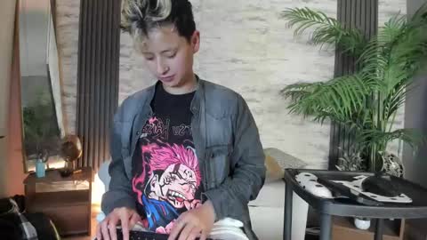 Snapshot of redhood_1_ chatting on March 28, 2026, 5:40 am redhood_1_ online show from March 28, 2026, 5:40 am