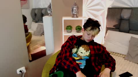 Snapshot of redhood_1_ chatting on April 2, 2026, 4:21 am redhood_1_ online show from April 2, 2026, 4:21 am