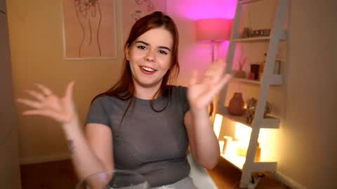 RedHotlinee online show from October 7, 2025, 12:35 pm