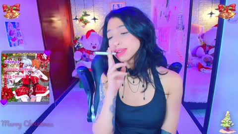 Lili Lopez online show from December 20, 2024, 7:50 pm