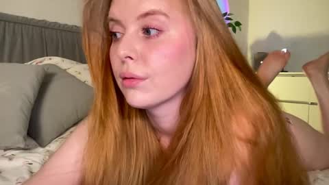 Snapshot of redhotvixen_ chatting on May 9, 2026, 1:00 am Sofia online show from May 9, 2026, 1:00 am