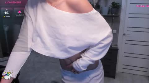 Snapshot of redmelissa chatting on October 24, 2025, 8:44 am Stephanie online show from October 24, 2025, 8:44 am