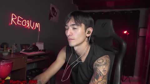 Red online show from October 17, 2025, 2:26 am