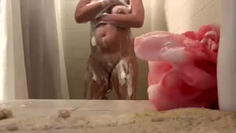 Red online show from October 7, 2025, 2:42 am