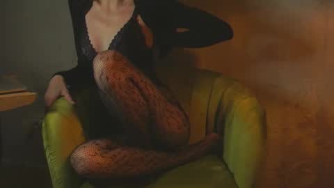 Red online show from October 4, 2025, 7:01 pm