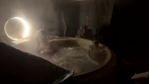 Lee online show from March 17, 2026, 1:32 am