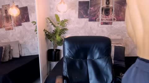 Snapshot of regan_pearson chatting on October 2, 2025, 8:38 pm Regan online show from October 2, 2025, 8:38 pm