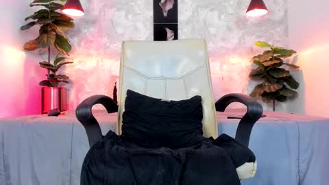 Snapshot of regan_pearson chatting on November 9, 2025, 5:55 pm Regan online show from November 9, 2025, 5:55 pm