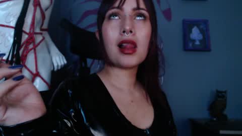 Snapshot of regina_iris chatting on June 3, 2026, 11:10 pm Regina online show from June 3, 2026, 11:10 pm