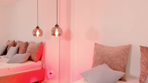 Regina  online show from September 13, 2025, 6:02 am