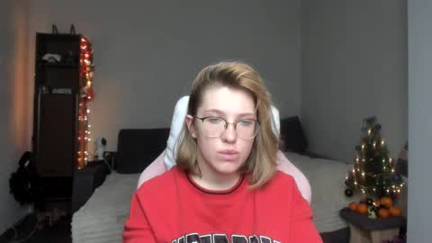 Snapshot of reginasmilee chatting on December 31, 2024, 3:23 am Regina online show from December 31, 2024, 3:23 am