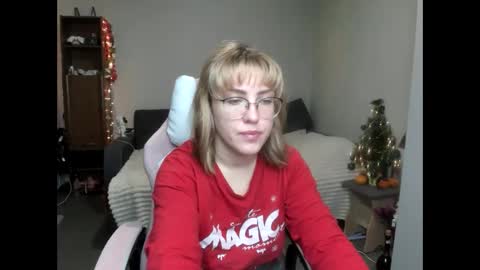 Snapshot of reginasmilee chatting on January 1, 2025, 2:51 am Regina online show from January 1, 2025, 2:51 am