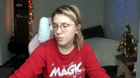 Snapshot of reginasmilee chatting on January 2, 2025, 2:54 am Regina online show from January 2, 2025, 2:54 am