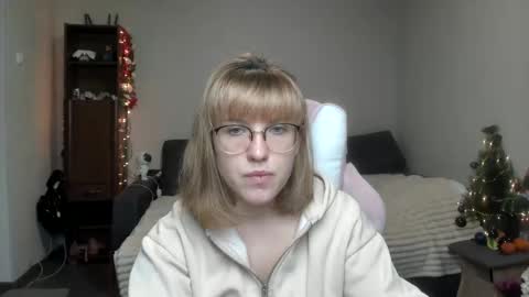 Snapshot of reginasmilee chatting on January 2, 2025, 2:35 pm Regina online show from January 2, 2025, 2:35 pm