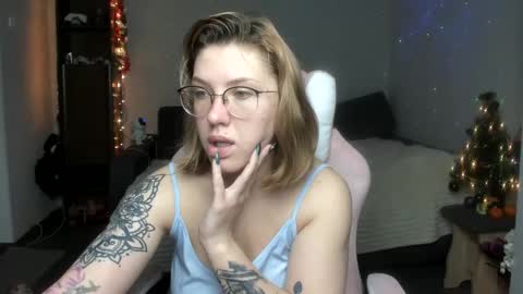 Snapshot of reginasmilee chatting on January 3, 2025, 2:54 am Regina online show from January 3, 2025, 2:54 am
