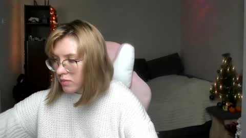 Snapshot of reginasmilee chatting on January 3, 2025, 9:36 am Regina online show from January 3, 2025, 9:36 am