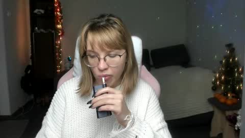 Snapshot of reginasmilee chatting on January 4, 2025, 2:56 am Regina online show from January 4, 2025, 2:56 am