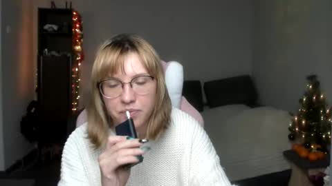 Snapshot of reginasmilee chatting on January 4, 2025, 6:30 am Regina online show from January 4, 2025, 6:30 am