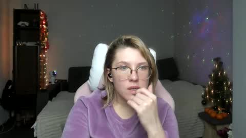 Snapshot of reginasmilee chatting on January 6, 2025, 3:19 pm Regina online show from January 6, 2025, 3:19 pm