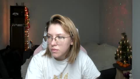 Snapshot of reginasmilee chatting on January 7, 2025, 3:03 am Regina online show from January 7, 2025, 3:03 am