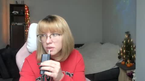 Snapshot of reginasmilee chatting on January 7, 2025, 6:59 am Regina online show from January 7, 2025, 6:59 am