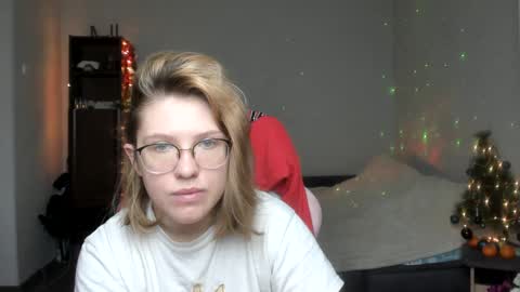 Snapshot of reginasmilee chatting on January 9, 2025, 3:36 am Regina online show from January 9, 2025, 3:36 am