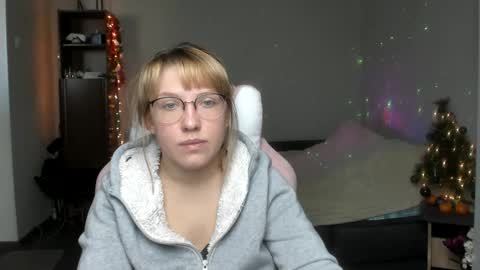 Snapshot of reginasmilee chatting on January 9, 2025, 6:38 am Regina online show from January 9, 2025, 6:38 am