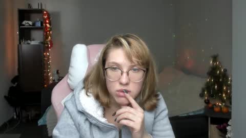 Snapshot of reginasmilee chatting on January 9, 2025, 9:48 am Regina online show from January 9, 2025, 9:48 am
