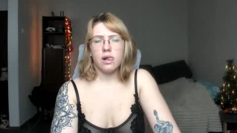 Snapshot of reginasmilee chatting on January 10, 2025, 8:51 am Regina online show from January 10, 2025, 8:51 am