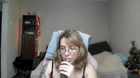 Snapshot of reginasmilee chatting on January 10, 2025, 11:54 am Regina online show from January 10, 2025, 11:54 am