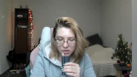 Snapshot of reginasmilee chatting on January 11, 2025, 2:52 am Regina online show from January 11, 2025, 2:52 am
