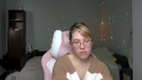 Snapshot of reginasmilee chatting on January 15, 2025, 12:04 pm Regina online show from January 15, 2025, 12:04 pm