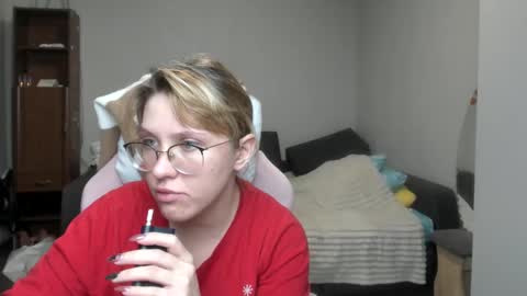 Snapshot of reginasmilee chatting on January 15, 2025, 4:21 pm Regina online show from January 15, 2025, 4:21 pm