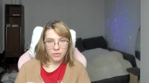 Snapshot of reginasmilee chatting on January 16, 2025, 3:23 am Regina online show from January 16, 2025, 3:23 am