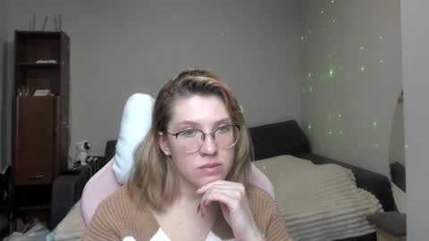 Snapshot of reginasmilee chatting on January 16, 2025, 6:35 am Regina online show from January 16, 2025, 6:35 am