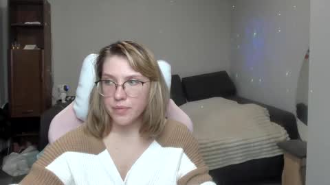 Snapshot of reginasmilee chatting on January 16, 2025, 12:42 pm Regina online show from January 16, 2025, 12:42 pm