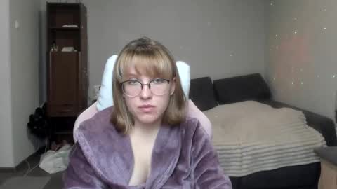 Snapshot of reginasmilee chatting on January 16, 2025, 4:39 pm Regina online show from January 16, 2025, 4:39 pm