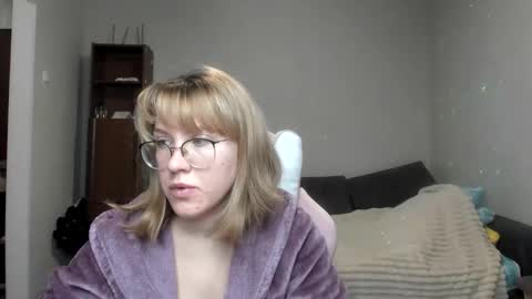 Snapshot of reginasmilee chatting on January 17, 2025, 2:39 am Regina online show from January 17, 2025, 2:39 am
