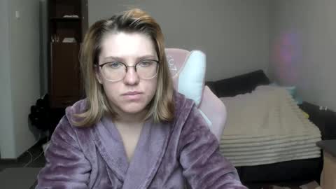 Snapshot of reginasmilee chatting on January 18, 2025, 2:36 am Regina online show from January 18, 2025, 2:36 am