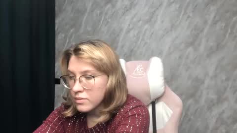 Snapshot of reginasmilee chatting on January 20, 2025, 11:24 am Regina online show from January 20, 2025, 11:24 am