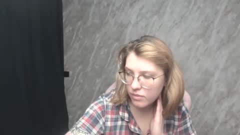 Snapshot of reginasmilee chatting on January 21, 2025, 3:15 am Regina online show from January 21, 2025, 3:15 am